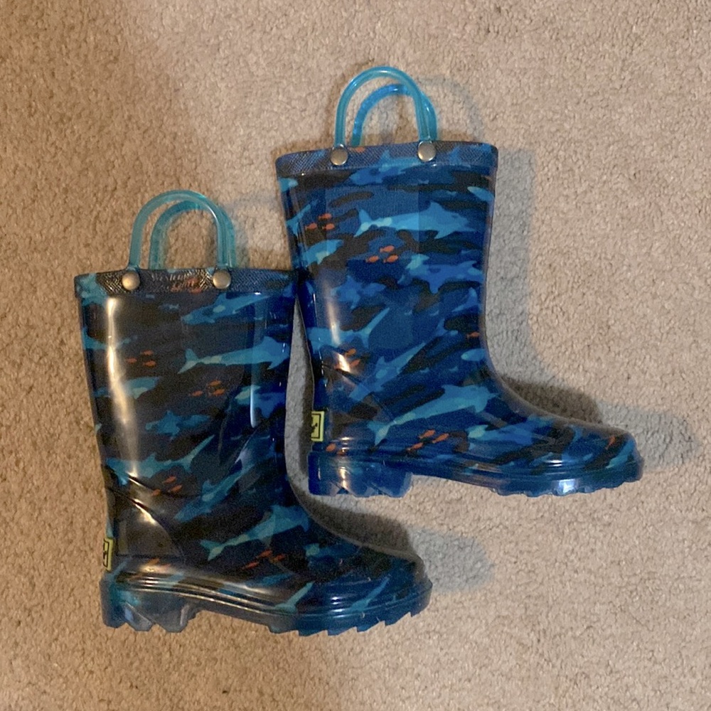 Child’s Western Chief rain boots LIGHT UP! size 9 LIKE NEW